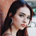 A girl looking for pose